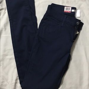 NWT 710 Levi’s Mid Rise Super Skinny Jeans 👖
